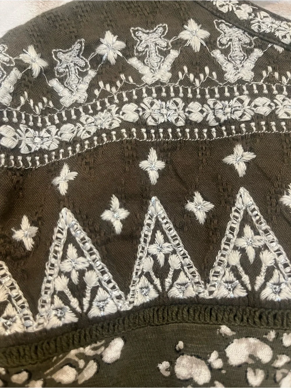 Lucky Brand Olive Green and Cream Floral Embroidered Top - Picture 8 of 9